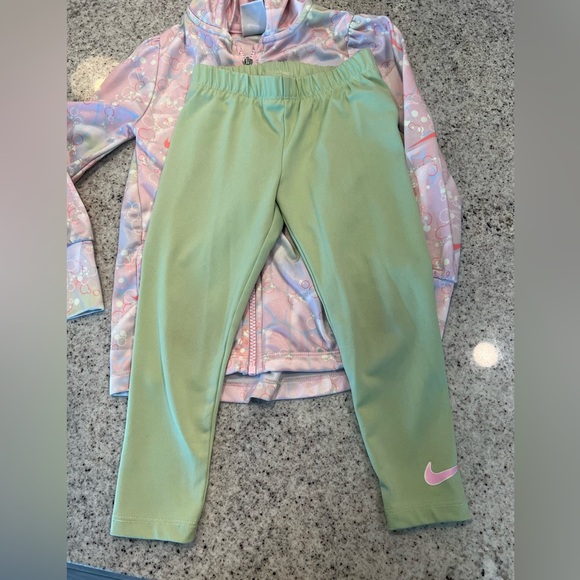 Nike Outfit Girl 4 - Picture 5 of 8